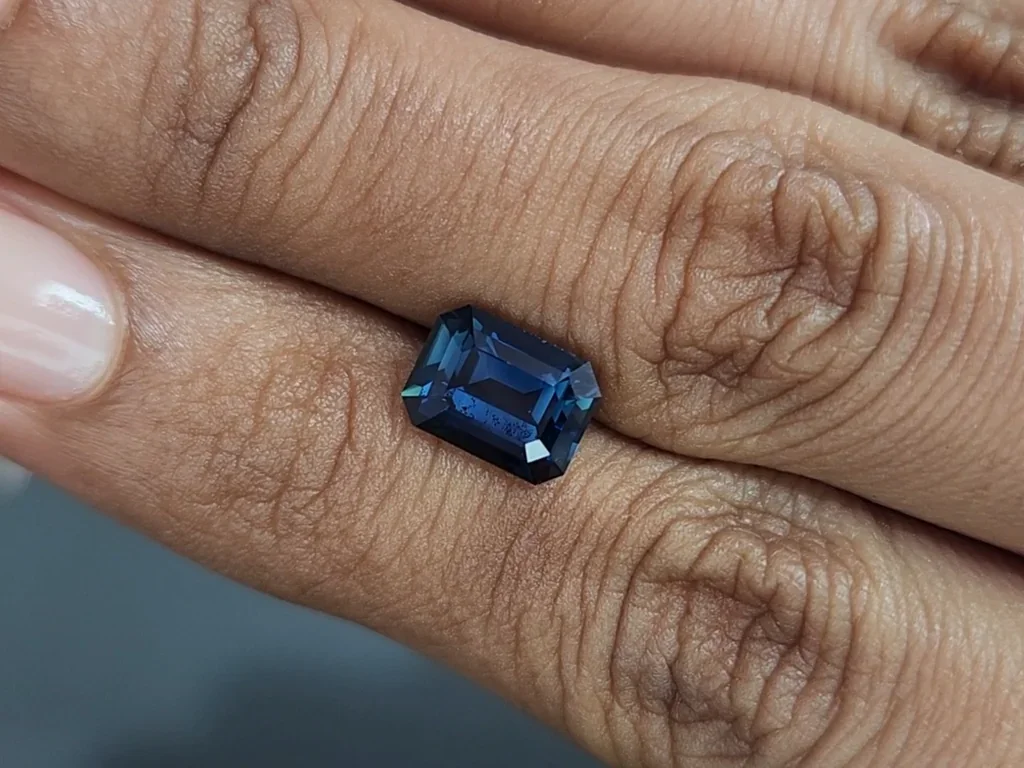 Unheated sapphire Teal octagon cut 3.04 carats, Africa Image №2